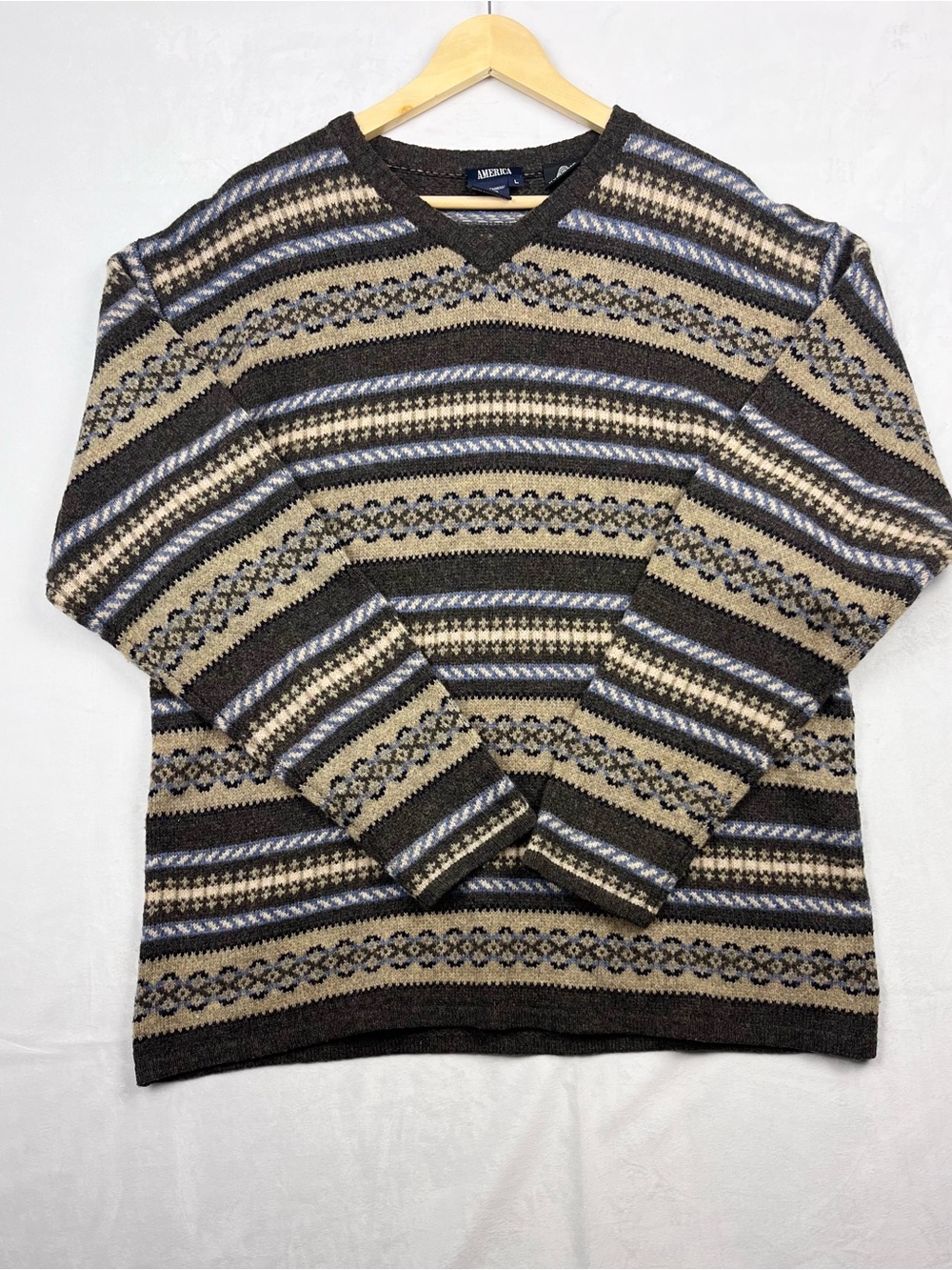 America 100% Pure Lambswool Nordic V-Neck Sweater Size Large